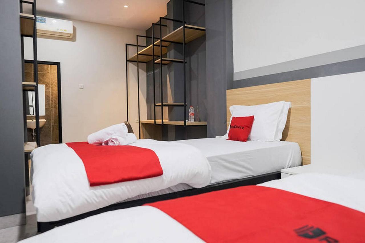 Reddoorz Plus Near Taman Anggrek Mall 자카르타 외부 사진