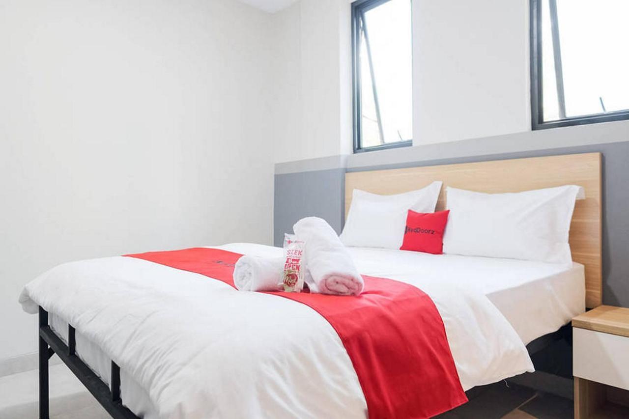 Reddoorz Plus Near Taman Anggrek Mall 자카르타 외부 사진