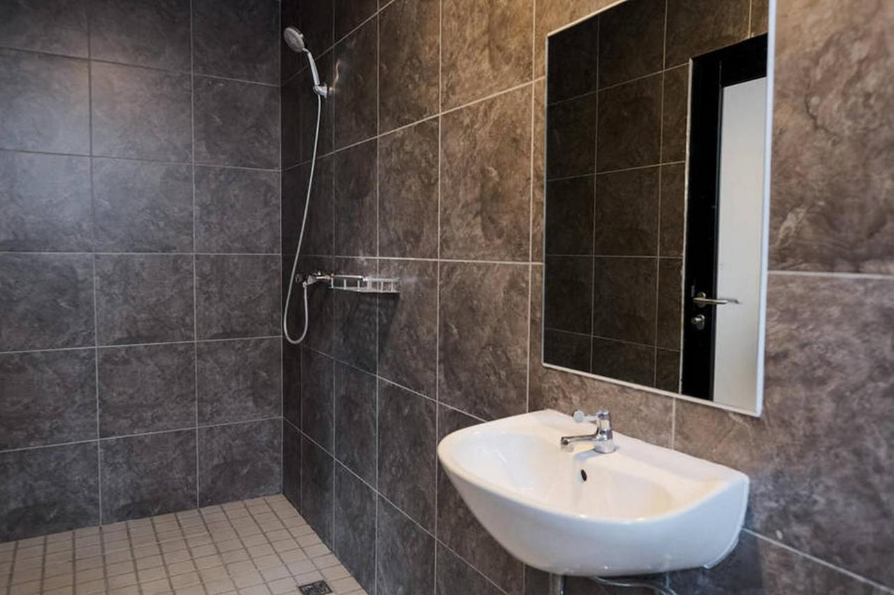Reddoorz Plus Near Taman Anggrek Mall 자카르타 외부 사진