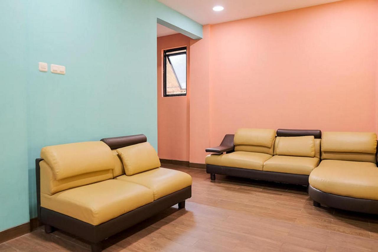 Reddoorz Plus Near Taman Anggrek Mall 자카르타 외부 사진