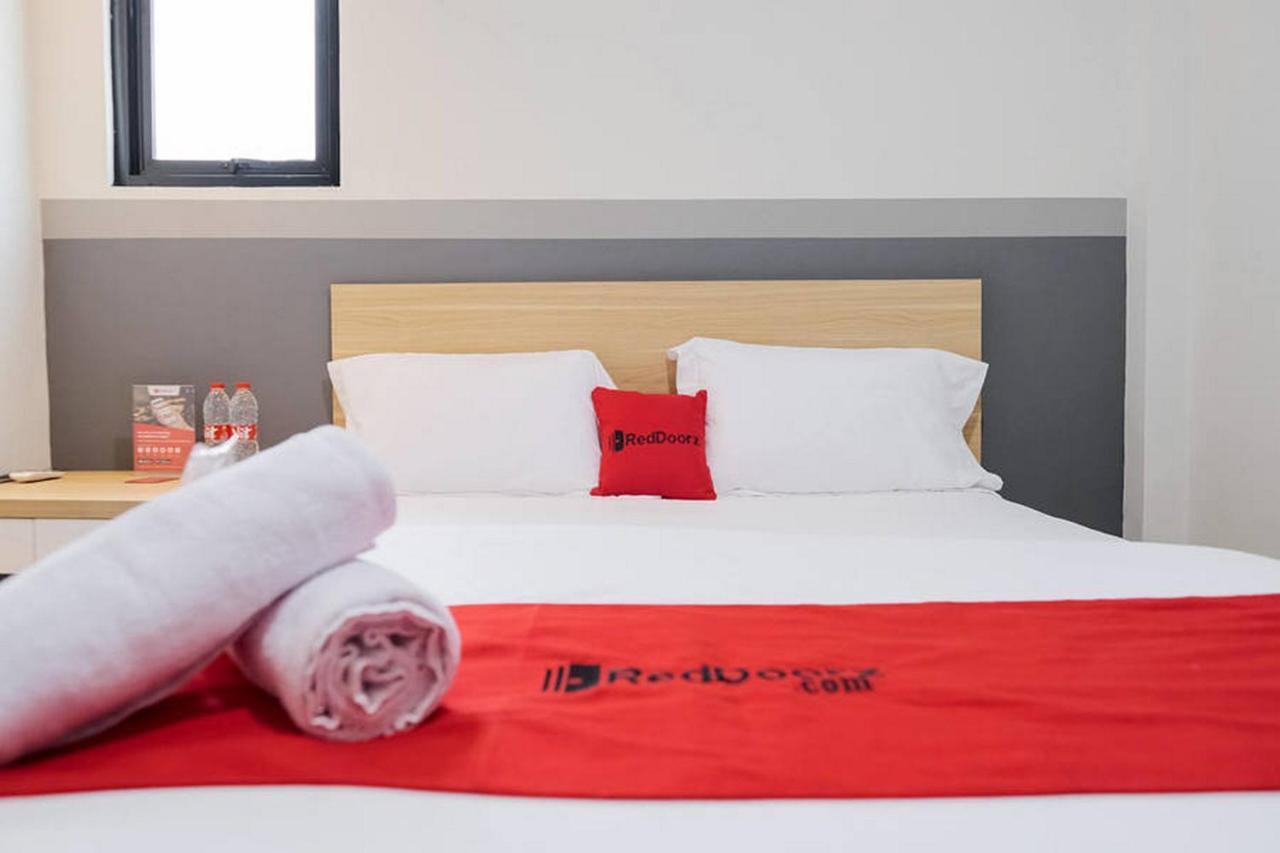 Reddoorz Plus Near Taman Anggrek Mall 자카르타 외부 사진