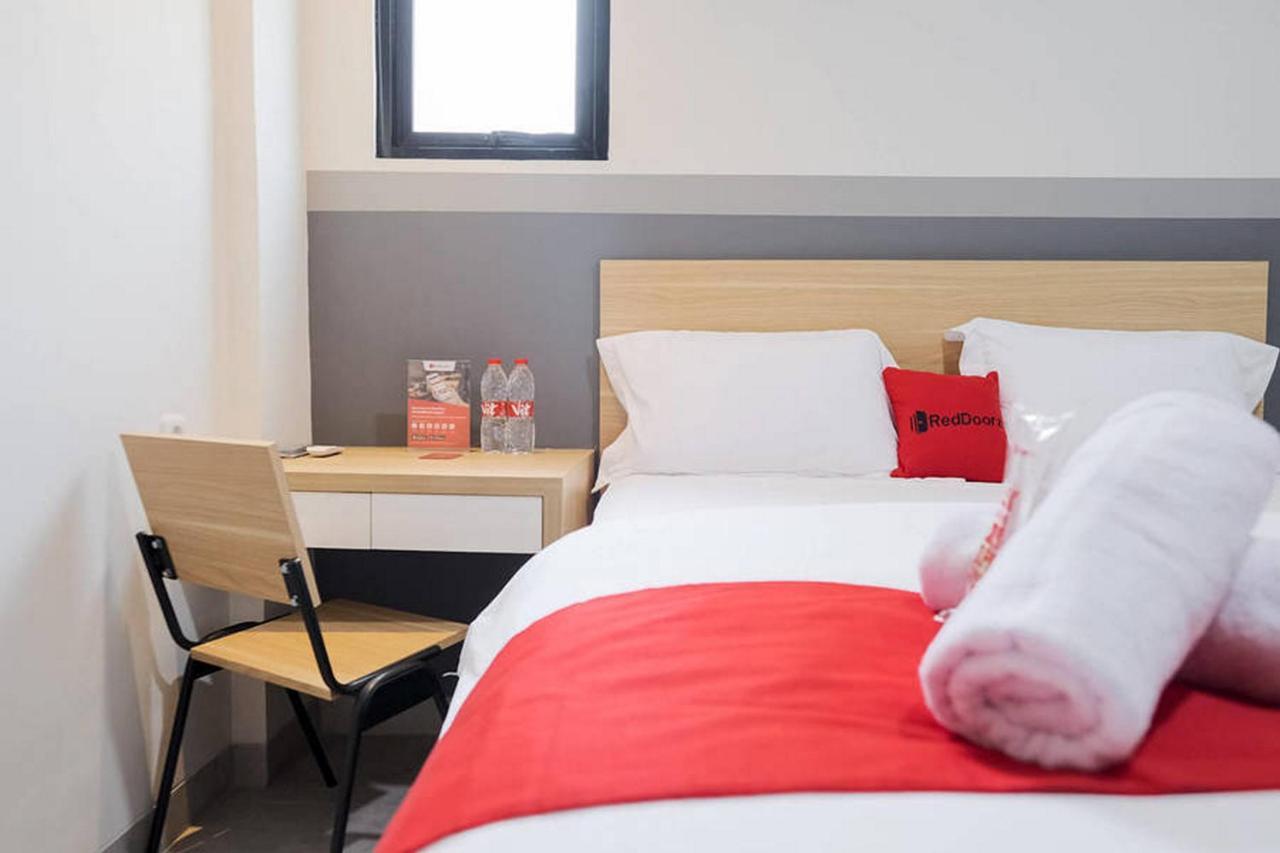 Reddoorz Plus Near Taman Anggrek Mall 자카르타 외부 사진