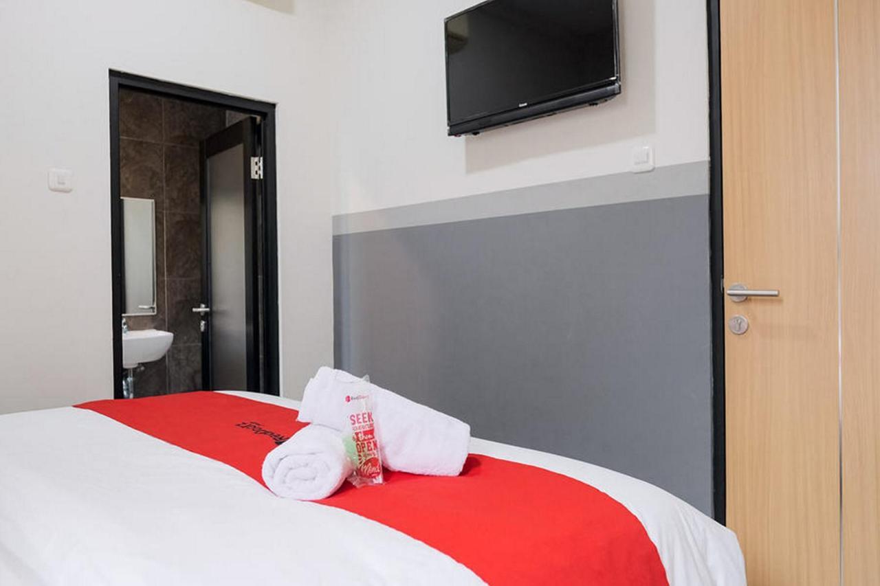 Reddoorz Plus Near Taman Anggrek Mall 자카르타 외부 사진