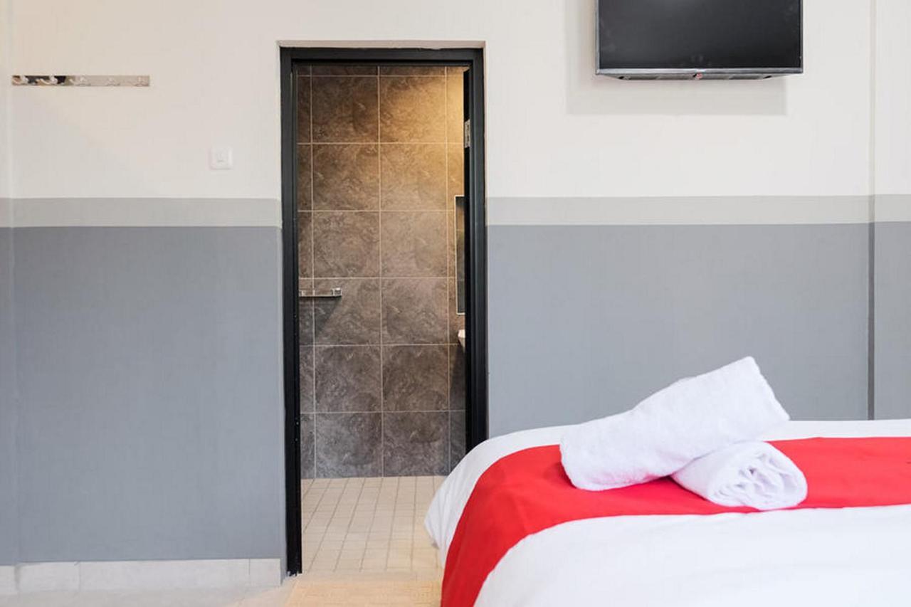 Reddoorz Plus Near Taman Anggrek Mall 자카르타 외부 사진