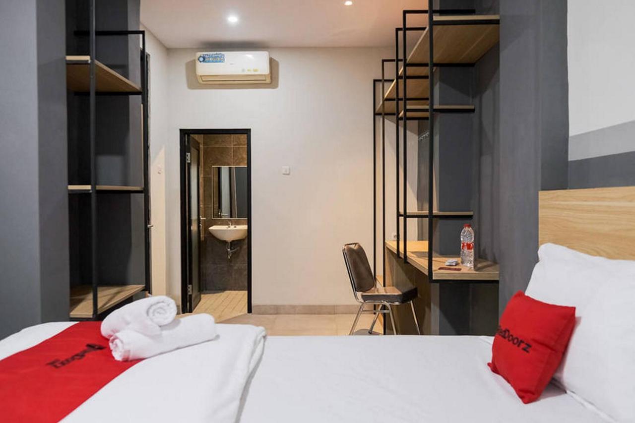 Reddoorz Plus Near Taman Anggrek Mall 자카르타 외부 사진